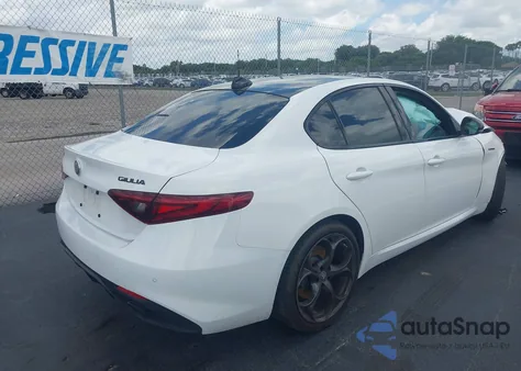 2023 Alfa Romeo Giulia Estrema Rwd z USA, uszkodzony, nr VIN ZARFAMBN5P7669024